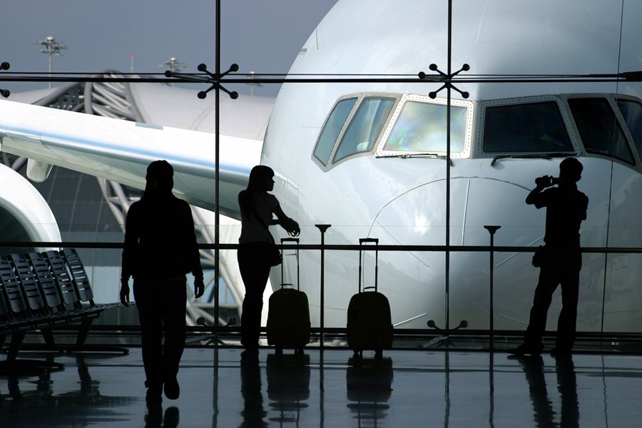 Preço das passagens aéreas foi um dos destaques de queda em abril