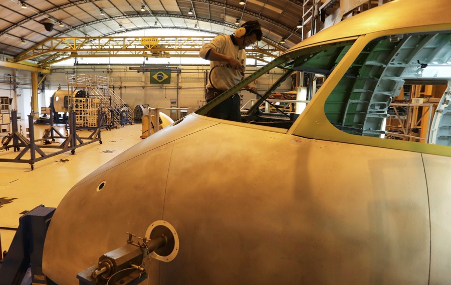 Avião da fábrica da Embraer (Crédito: Divulgação)