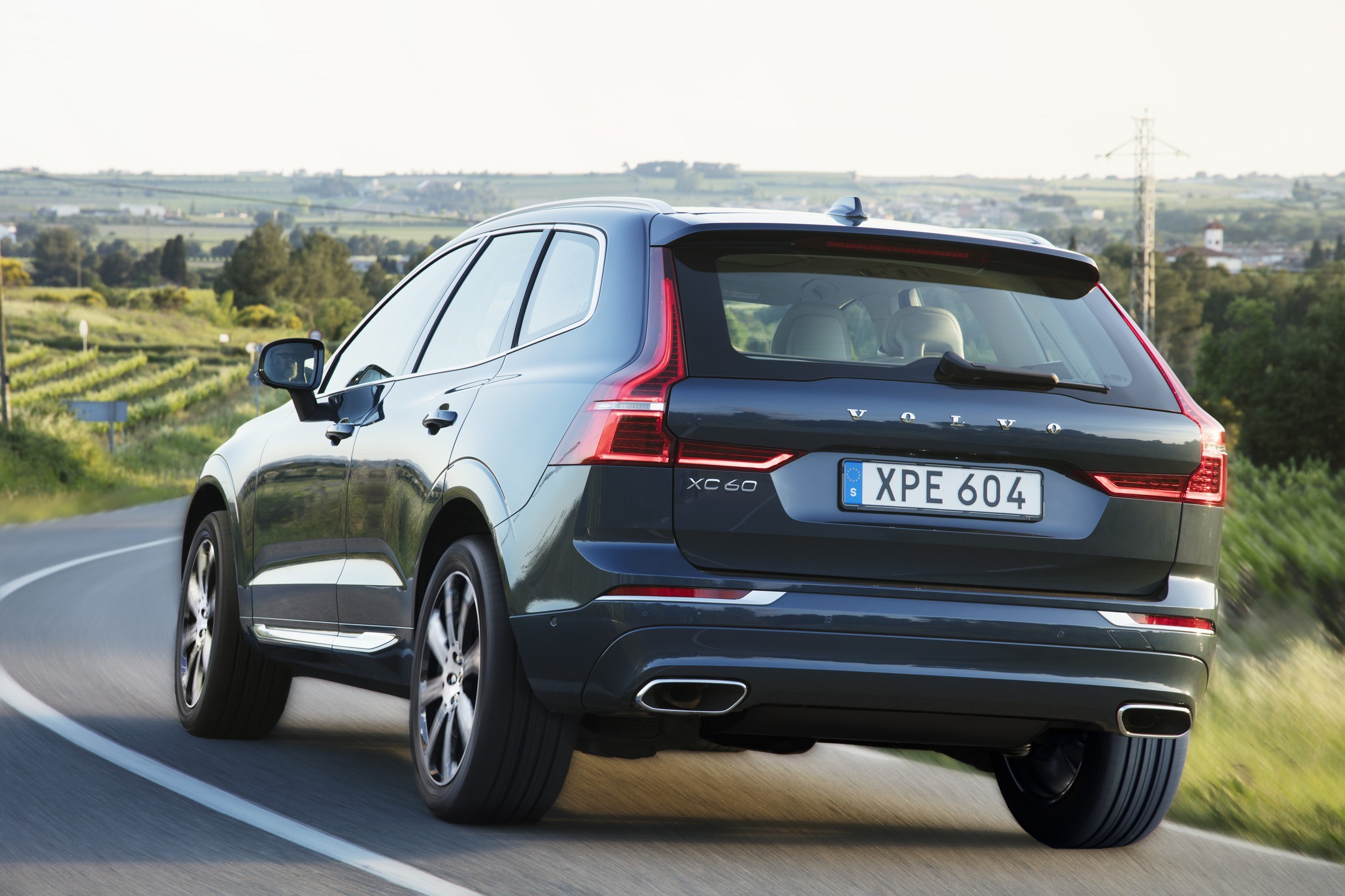 New Volvo XC60 - T6: marca importa automóveis no Brasil