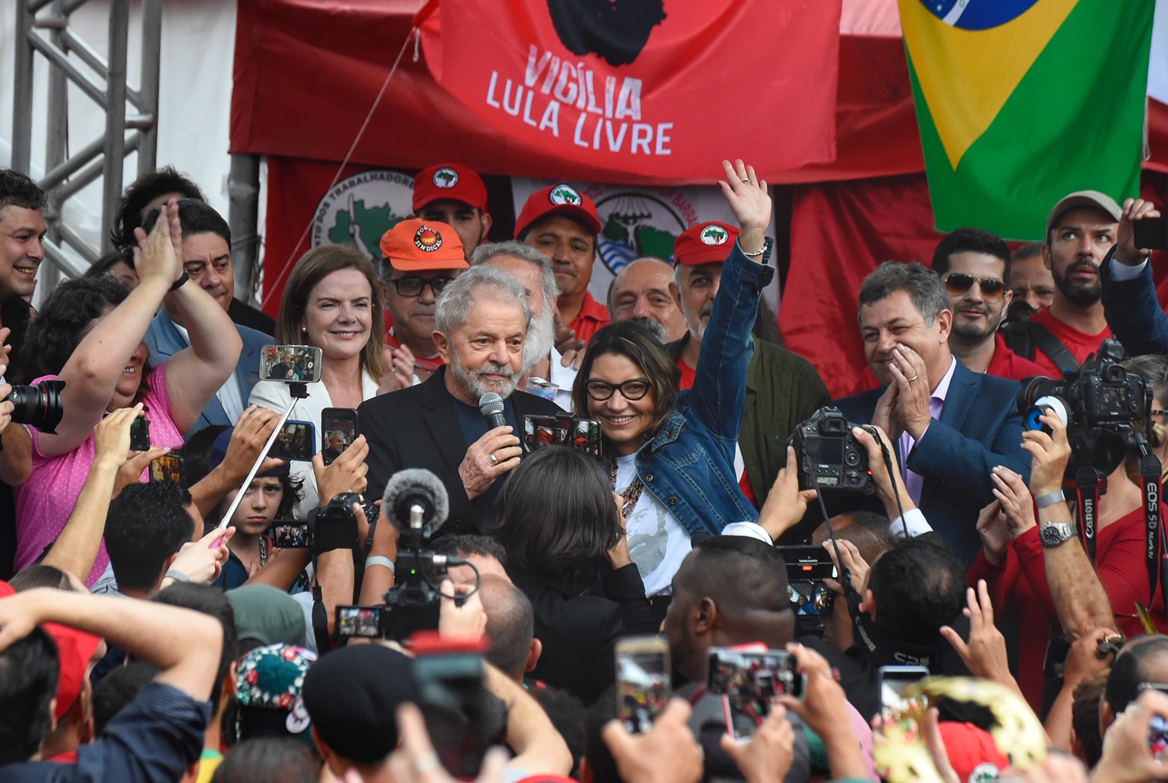 Lula é libertado da prisão da PF em Curitiba (DENIS FERREIRA NETTO/ESTADÃO CONTEÚDO)