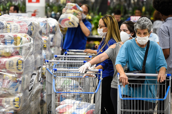 Distribuição de alimentos em Belo Horizonte (MG) em meio à pandemia de coronavírus (Foto: Pedro Vilela/Getty Images)