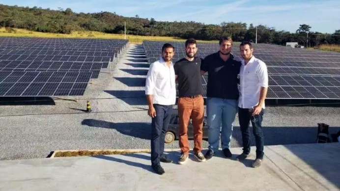 Danilo Santos e Vitor Vellasco, sócios da usina parceira Vellas Energia, e Rafael Vignoli e Luciano Pereira, CEO e CTO da Lemon (Divulgação)