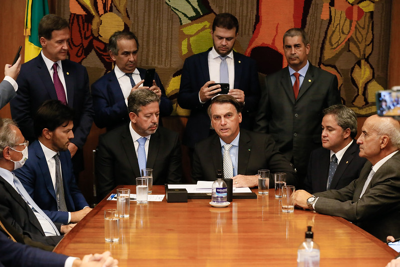 O presidente Jair Bolsonaro (sem partido), participa de reunião com Arthur Lira (PP-AL), presidente da Câmara dos Deputados (Foto: Isac Nóbrega/PR).