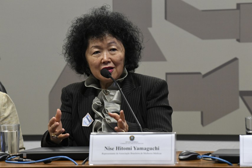 A médica Nise Yamaguchi presta depoimento em comissão no Senado Federal (Foto: Edilson Rodrigues/Agência Senado)