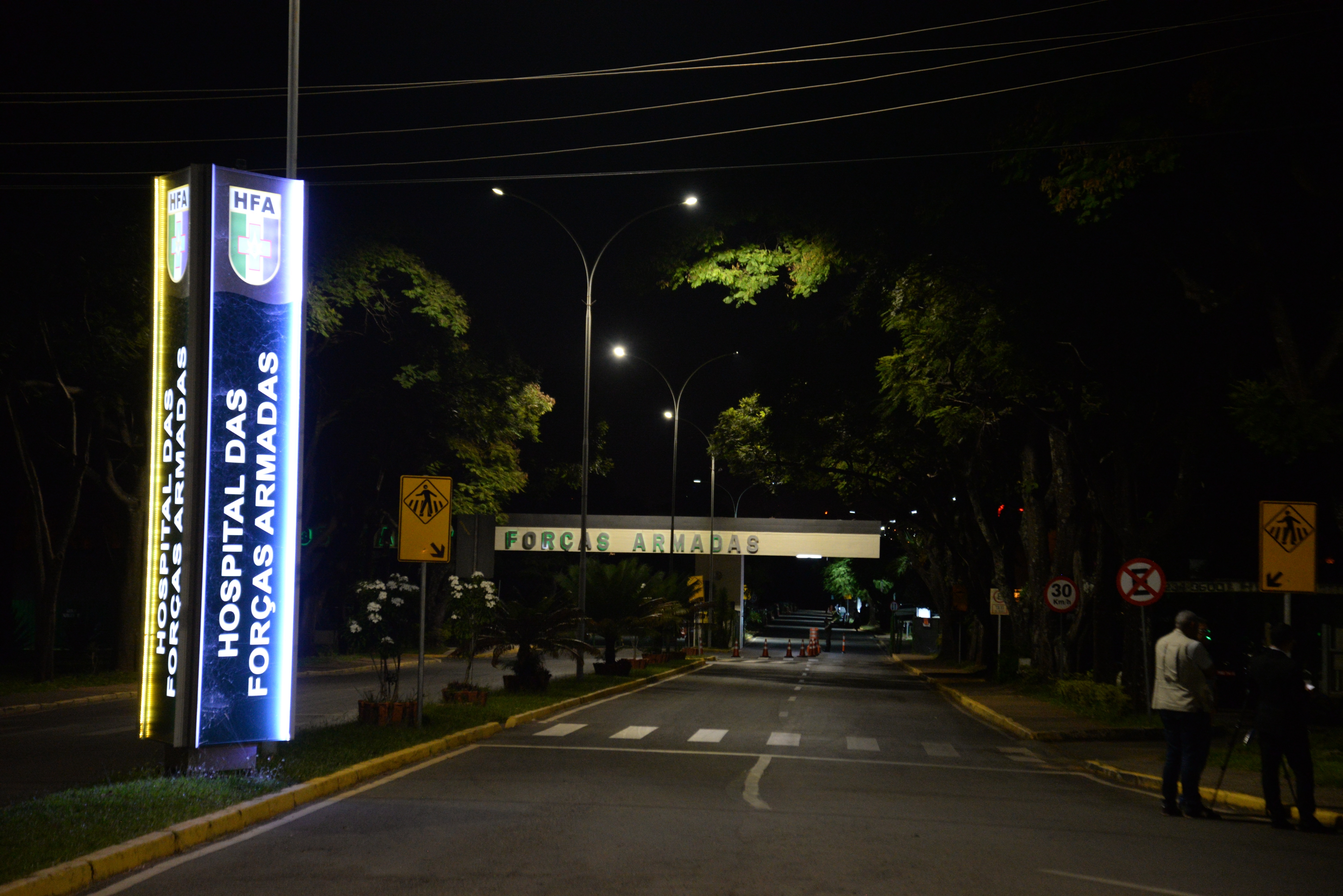 O presidente do Brasil, Jair Bolsonaro (PL), é levado ao Hospital das Forças Armadas, em Brasília, após mal-estar em 28 de março de 2022