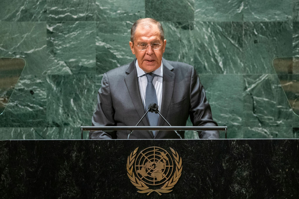 O ministro das Relações Exteriores da Rússia, Sergei Lavrov, discursa na 76ª Sessão da Assembleia Geral da ONU, na sede da ONU, em 25 de setembro de 2021 na cidade de Nova York. (Foto de Eduardo Munoz/Pool via Getty Images)