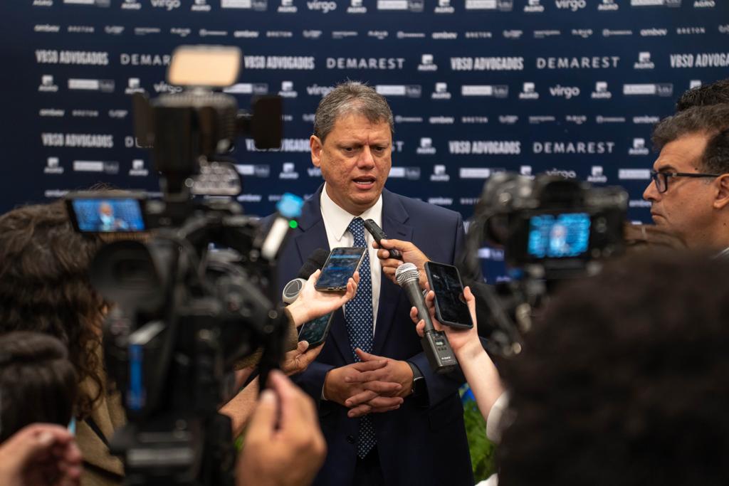 Tarcísio de Freitas, governador de São Paulo, em entrevista coletiva (Leandro França/XP)