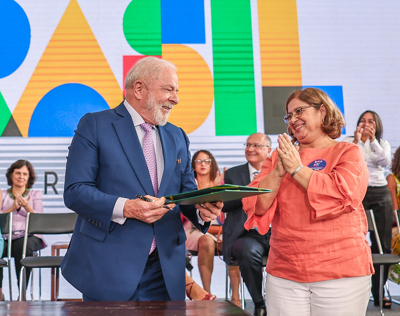 O presidente Luiz Inácio Lula da Silva (PT) durante cerimônia de celebração do Dia Internacional das Mulheres e anúncio de conjunto de ações, com a Ministra das Mulheres, Cida Gonçalves (Foto: Ricardo Stuckert/PR)