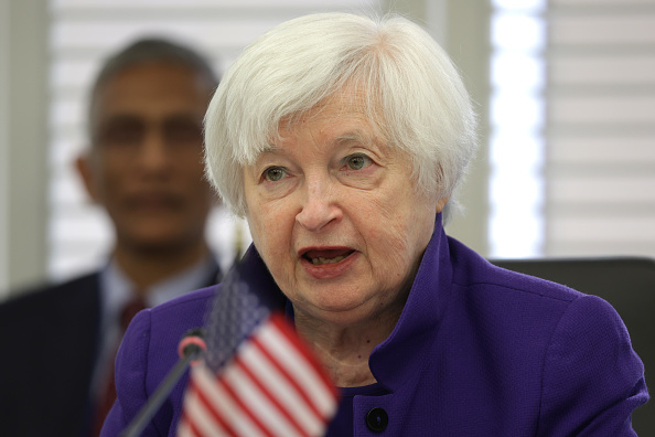 Janet Yellen, Secretária do Tesouro dos EUA, participa de uma mesa redonda sobre a Evolução dos Bancos Multilaterais de Desenvolvimento (MDB) durante as Reuniões de Primavera anuais do Grupo Banco Mundial e do Fundo Monetário Internacional (FMI) na sede do FMI em Washington, DC, em 12 de abril de 2023. O Banco Mundial e o FMI estão realizando suas reuniões de primavera de 10 a 16 de abril. (Foto de Alex Wong/Getty Images)