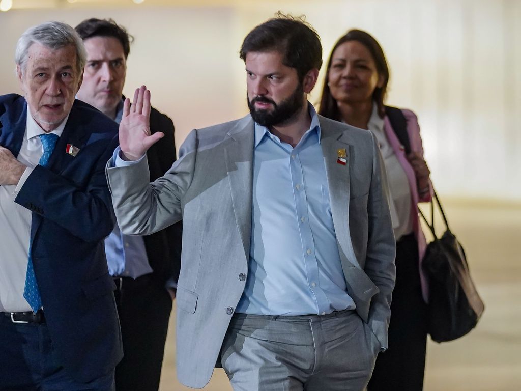 Brasília (DF) 30/05/2023 - O presidente do Chile, Gabriel Boric, deixa o Palácio do Itamaraty, após reunião de Presidentes dos países da América do Sul. Foto Rafa Neddermeyer/ Agência Brasil