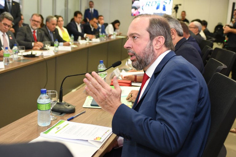 Ministro Alexandre Silveira durante encontro com governadores do Nordeste, para tratar, entre outros temas, da transição energética. Foto: ASCOM/Governo da Paraíba