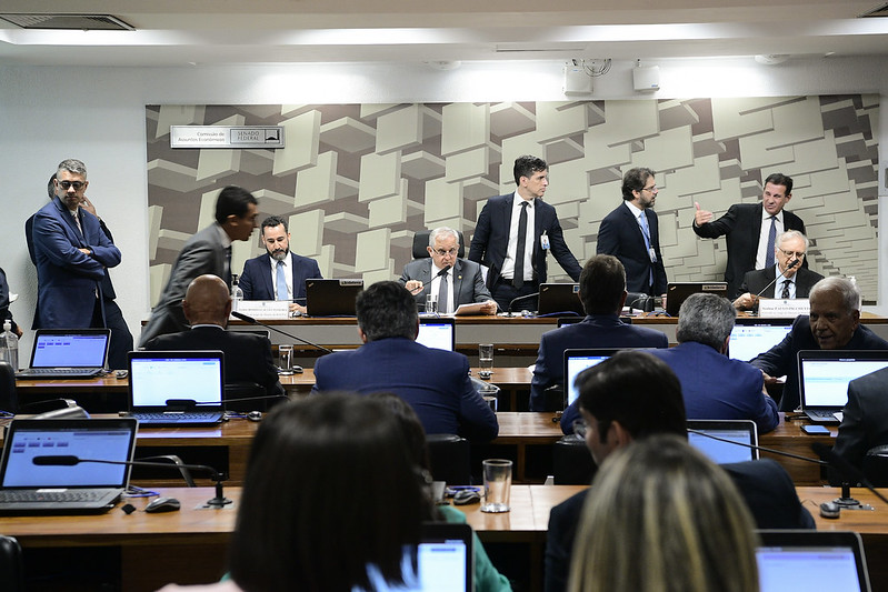 A Comissão de Assuntos Econômicos (CAE) do Senado Federal durante sabatina com indicados para o Banco Central (Foto: Pedro França/Agência Senado)